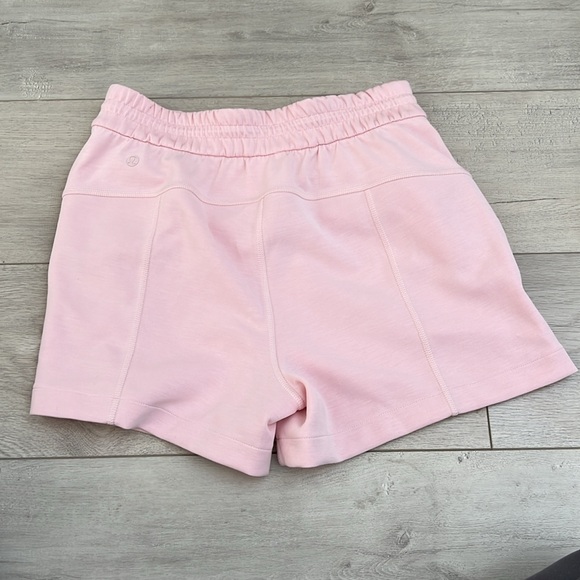 LULULEMON SOFTSTREME SHORT. - Picture 3 of 3